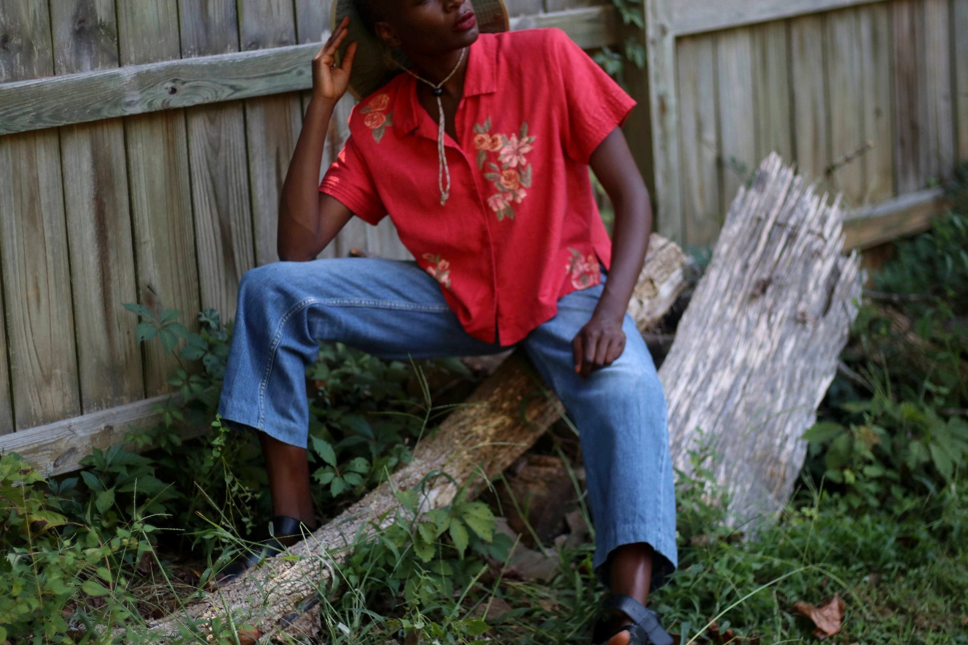 Vintage Linen blend Blouse in Red| 80s Summer bold lightweight shirt| Maximalist floral print cropped top| Studio Ease Petite blouse