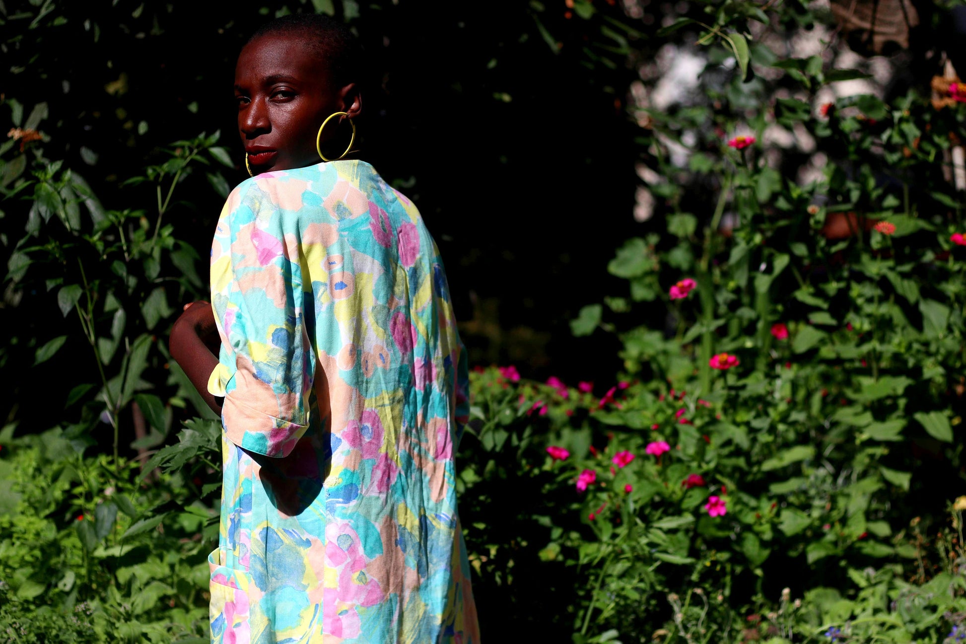 Vintage Floral Print Blouse| 80s short sleeved blue lightweight blazer| Yellow and blue arty shirt