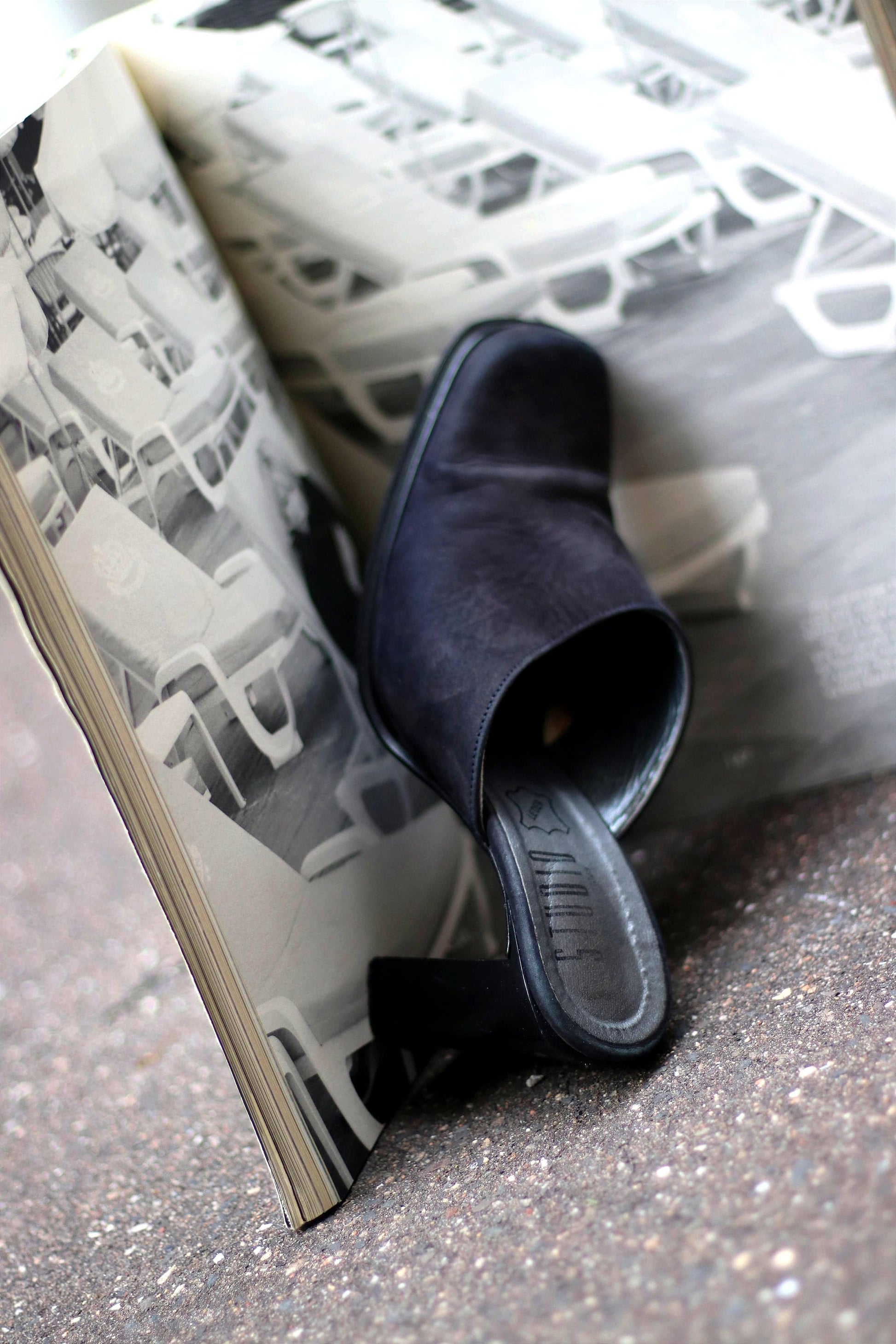 70s Leather Clogs in Black| Vintage black leather heels Retro| Minimalist chic purist pumps