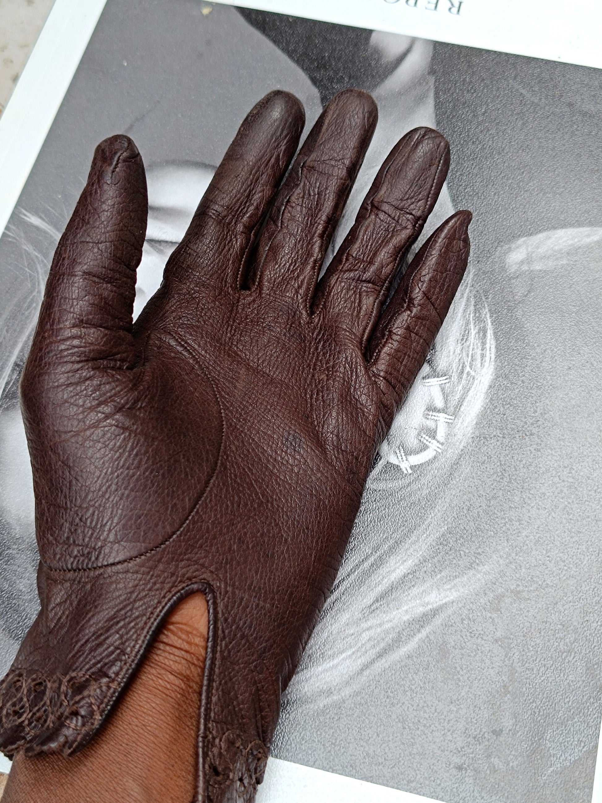 Vintage Leather Gloves in Black | 90s minimalist Classic Leather Gloves with details