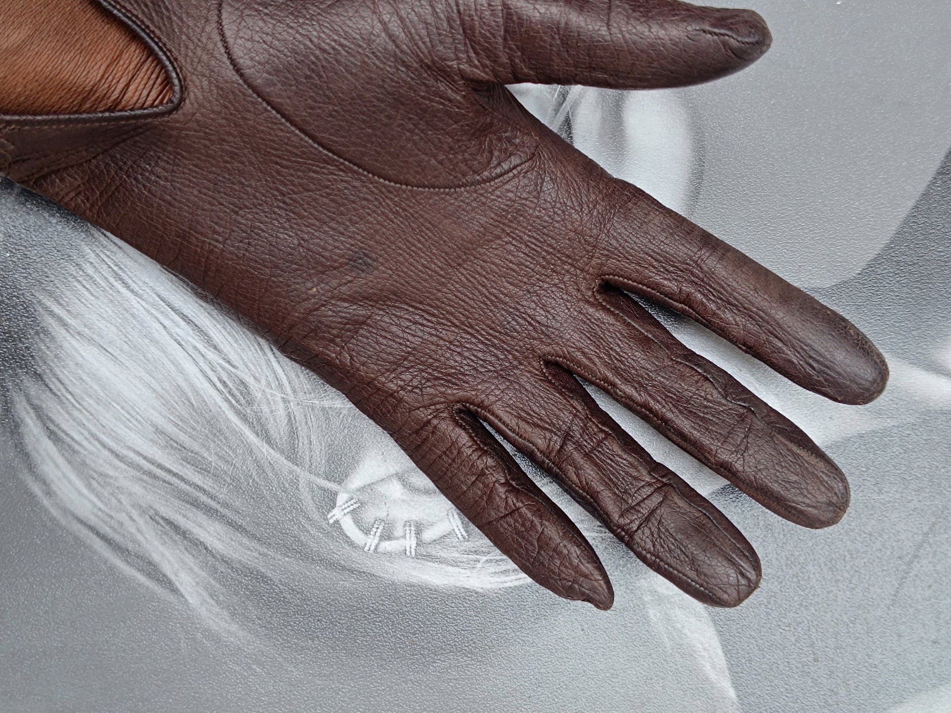 Vintage Leather Gloves in Black | 90s minimalist Classic Leather Gloves with details