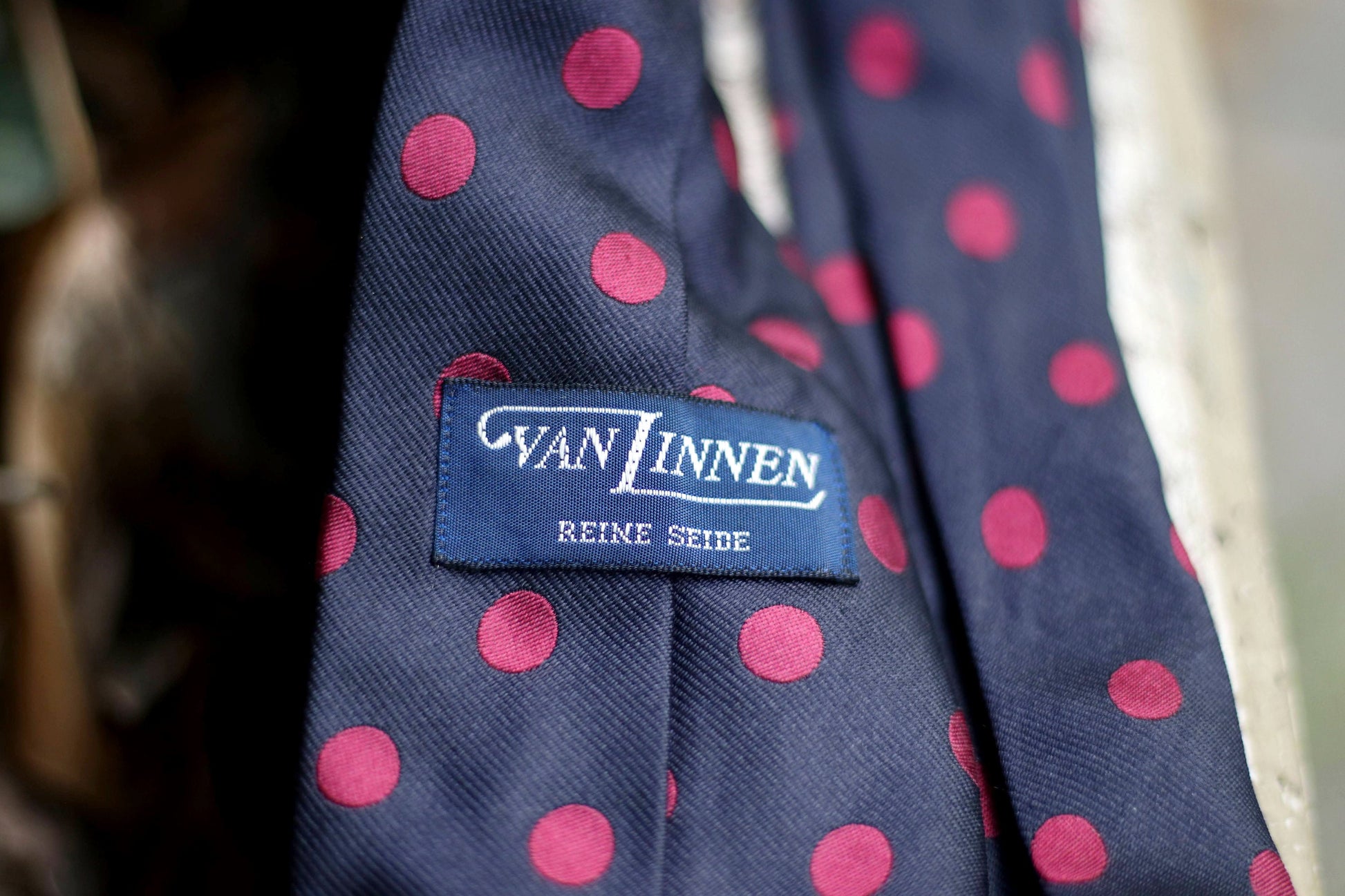 Vintage Van Linnen Silk Tie | Polka dotted tie in red and blue | Classic suit neck tie