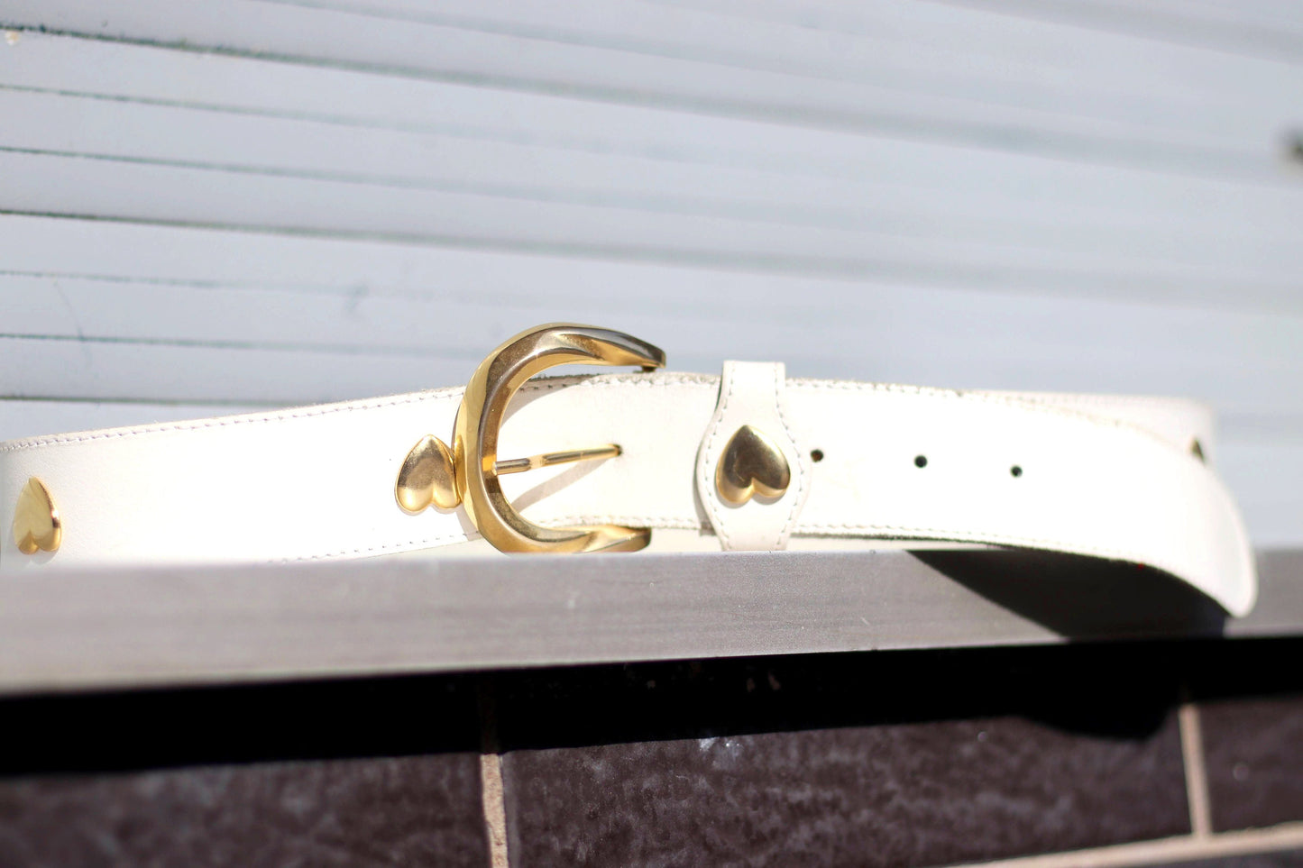 80s leather Belt with Heart shape motif| Vintage white leather belt with gold colored details| Statement leather accessory
