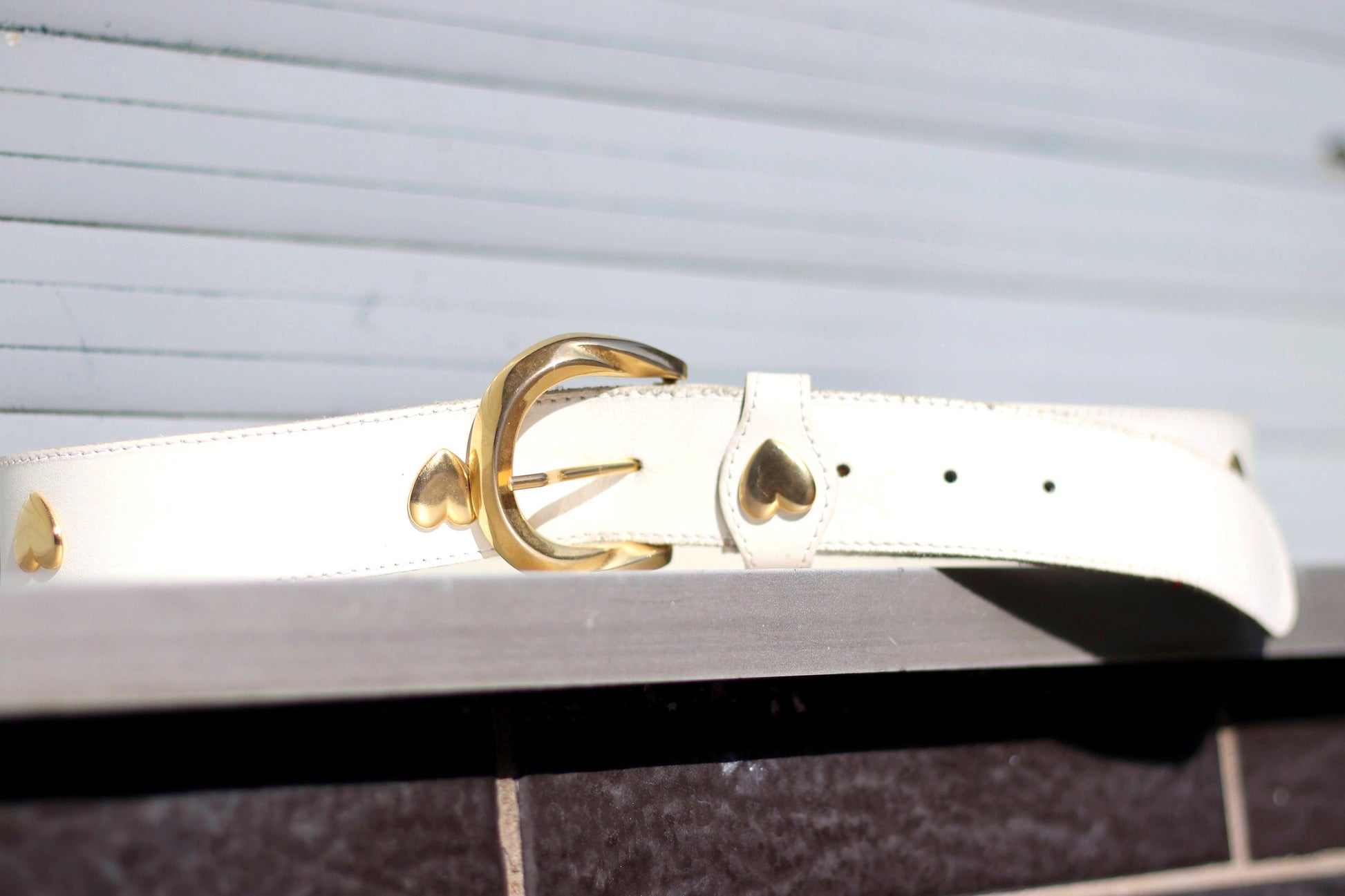 80s leather Belt with Heart shape motif| Vintage white leather belt with gold colored details| Statement leather accessory