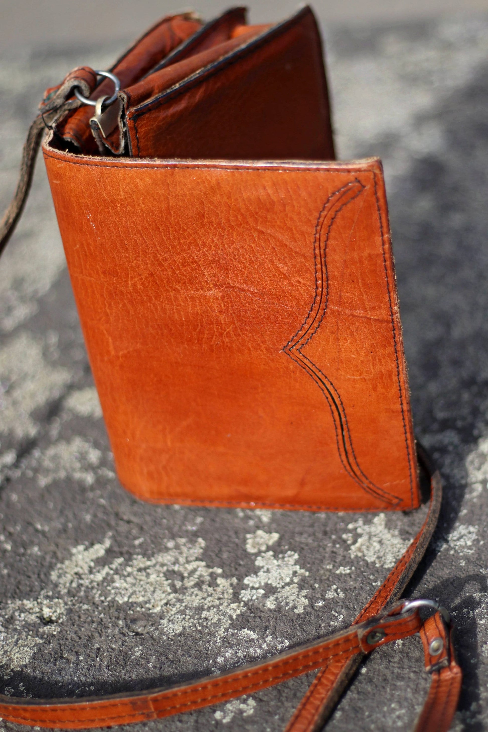 70s leather handbag| Vintage timeless brown shoulderbag| Classic mini crossbody bag