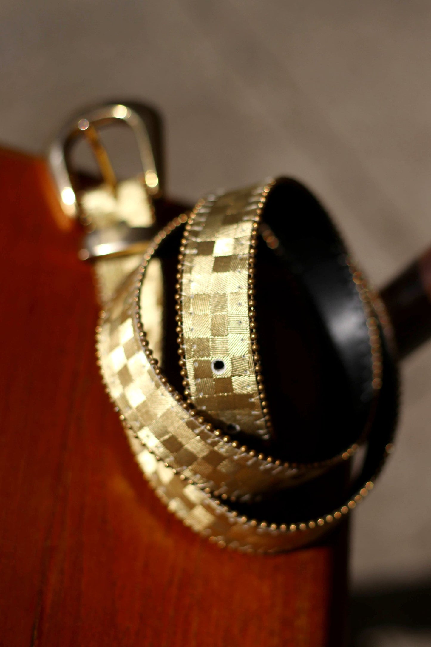 Vintage Leather Belt in Silver| 80s metallic belt with statement buckle