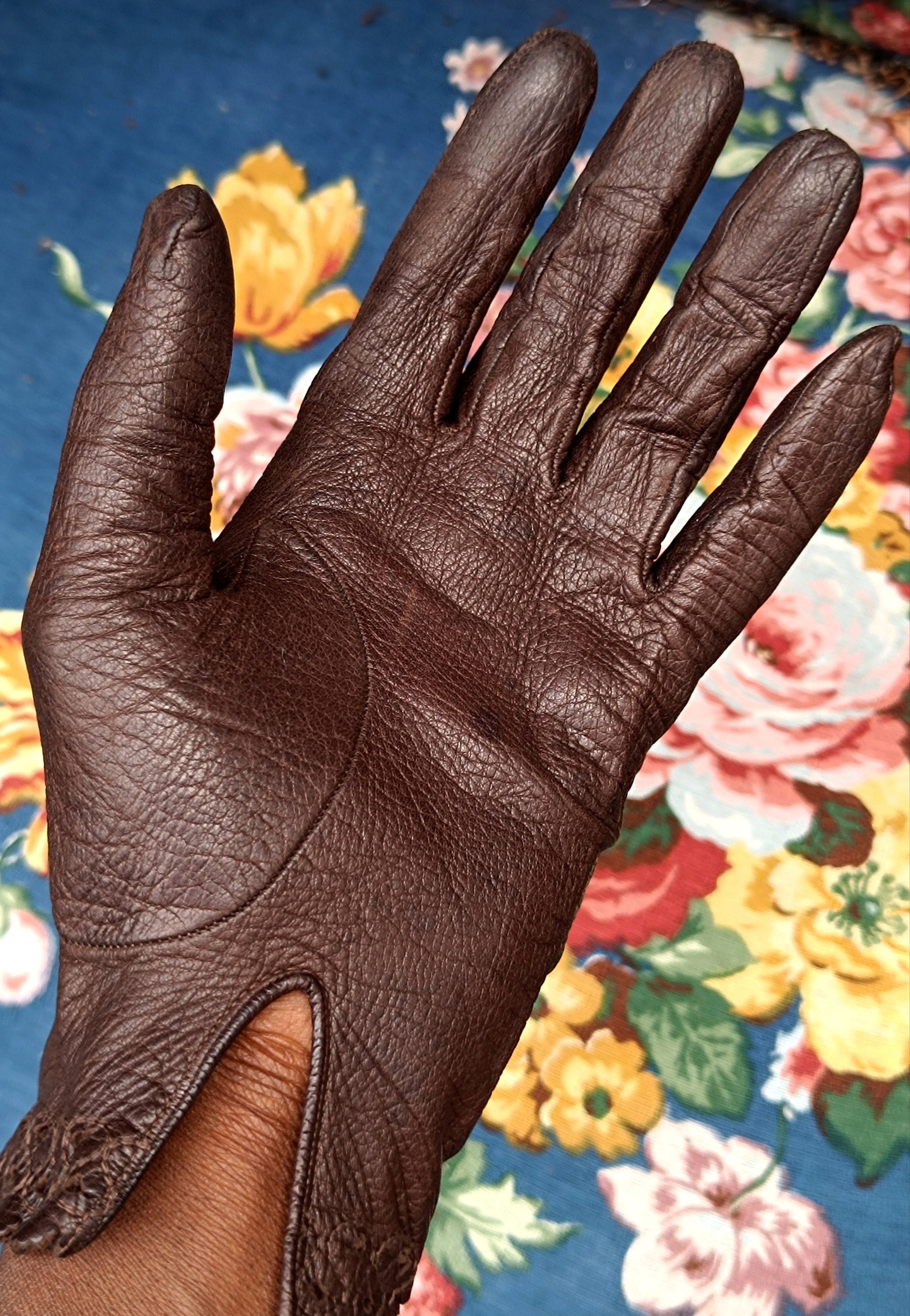 Vintage Leather Gloves in Black | 90s minimalist Classic Leather Gloves with details