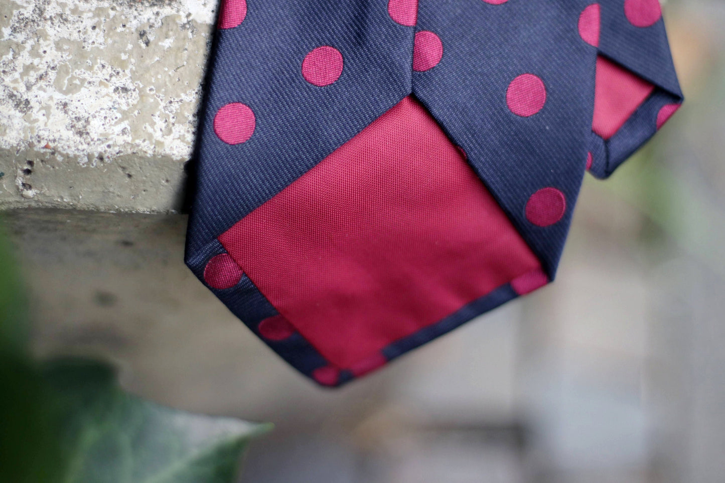 Vintage Van Linnen Silk Tie | Polka dotted tie in red and blue | Classic suit neck tie