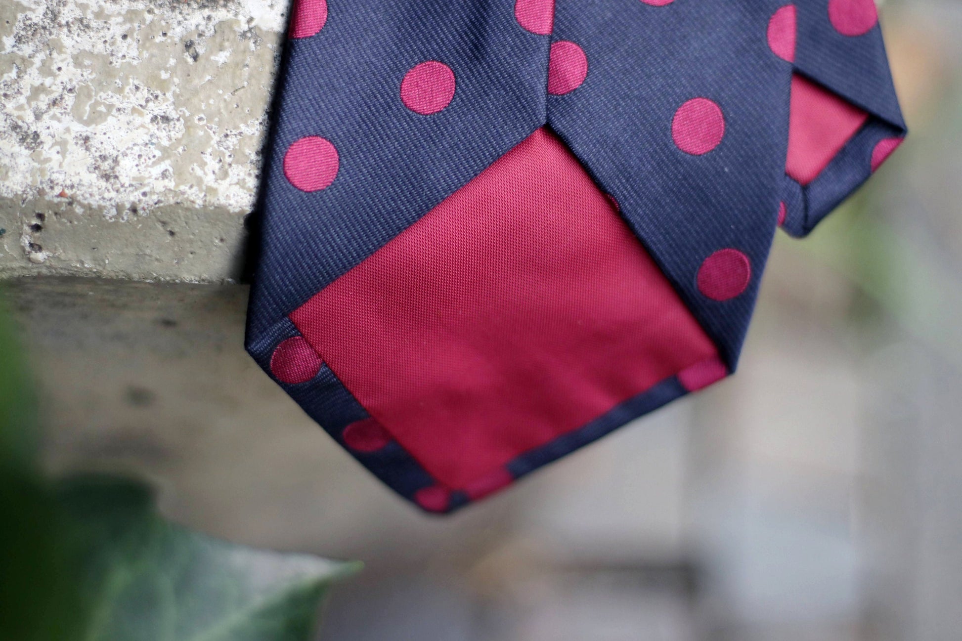 Vintage Van Linnen Silk Tie | Polka dotted tie in red and blue | Classic suit neck tie