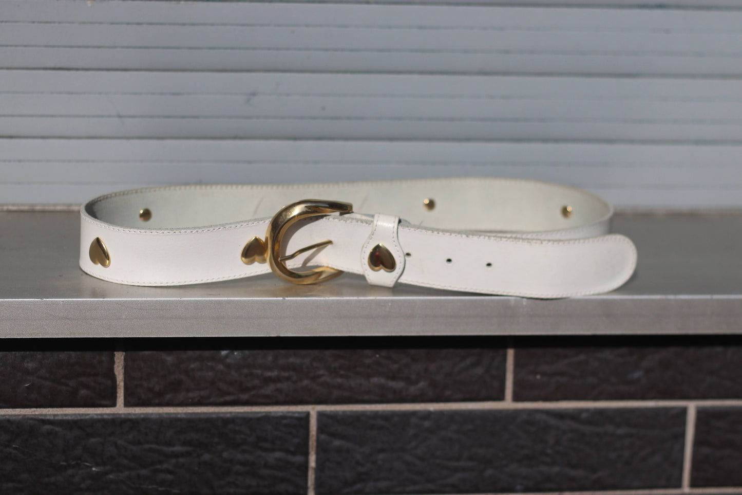 80s leather Belt with Heart shape motif| Vintage white leather belt with gold colored details| Statement leather accessory