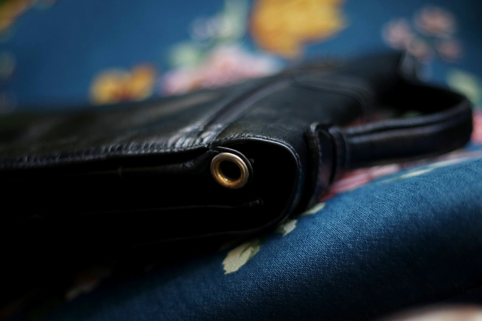 70s Black Top Handle Bag | Vintage retro leather old school design| Minimalist Capsule wardrobe bag
