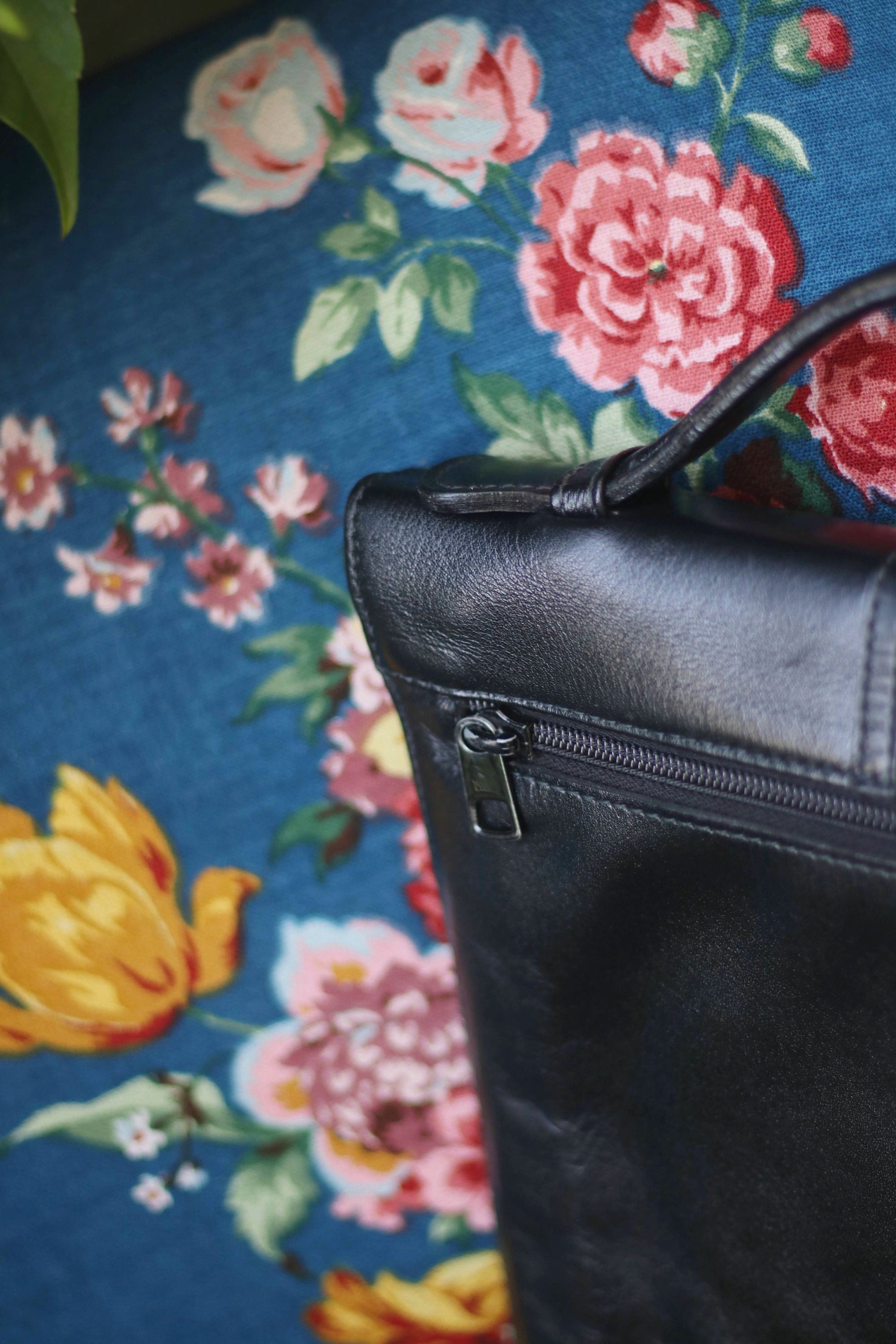 70s Black Top Handle Bag | Vintage retro leather old school design| Minimalist Capsule wardrobe bag