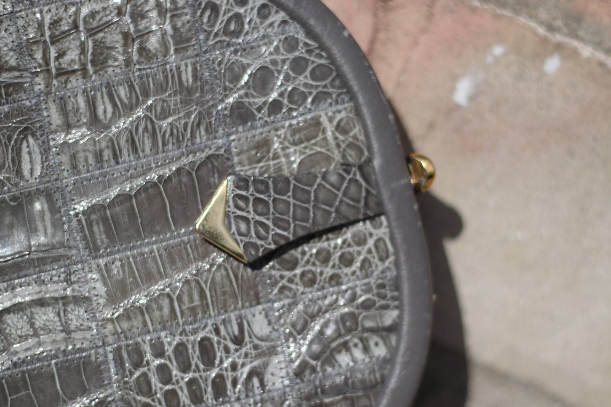 70s Compact Shoulderbag| Vintage grey Minimalist handbag with faux exotic print|