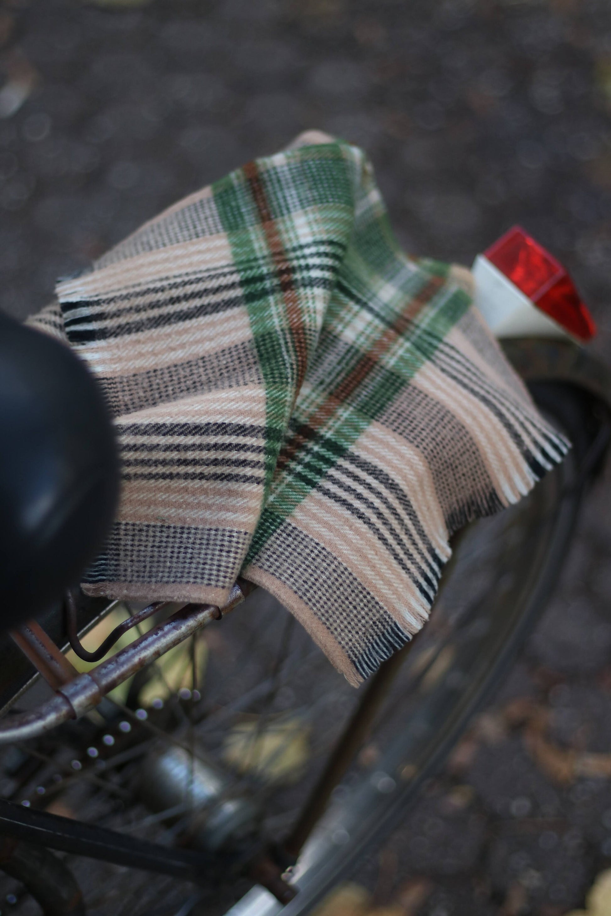 Y2k Unisex Scarf | Vintage Minimalist Checkered Winter accessory| Women's winter scarf| Classic men's scarf