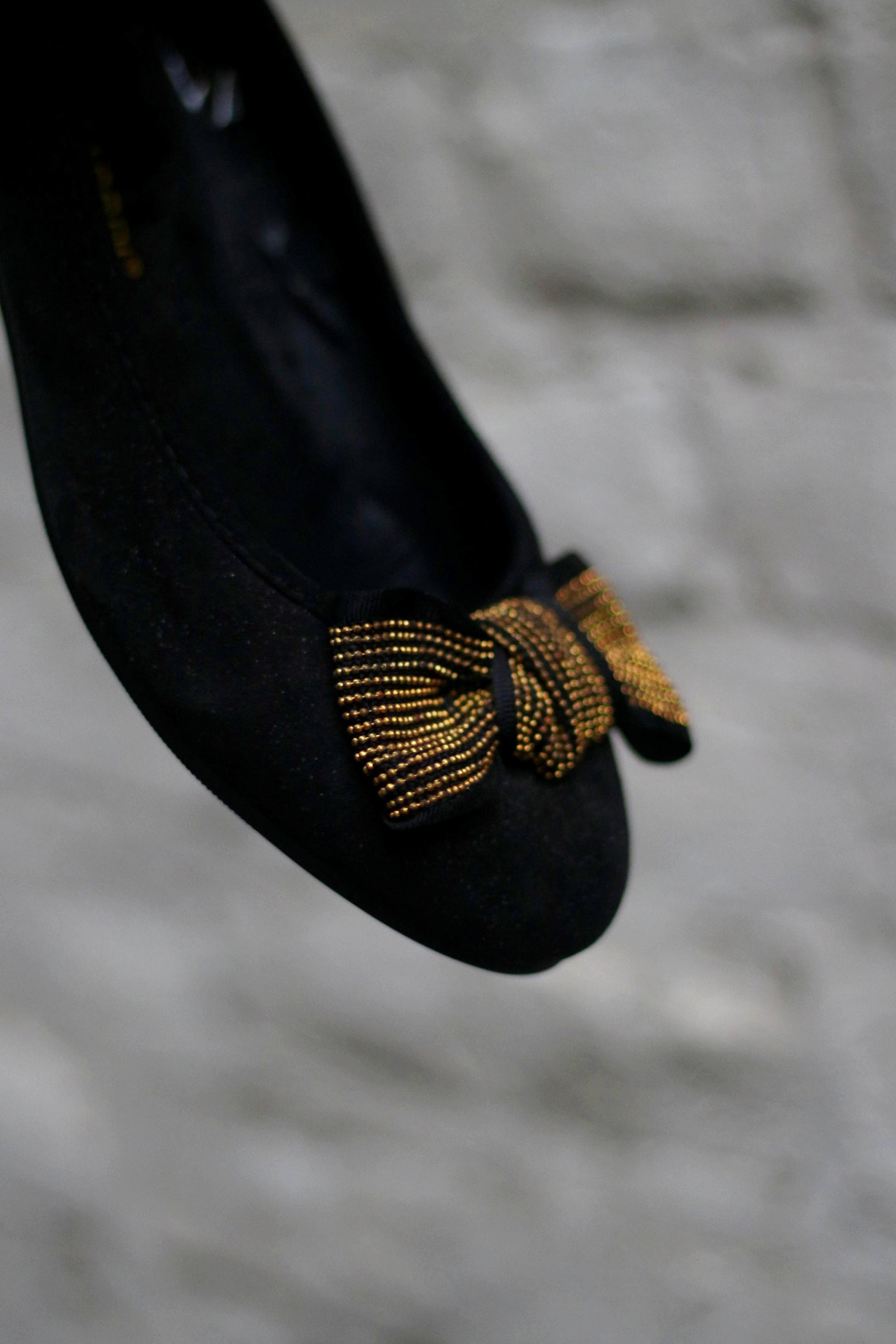 90s Luciano Fabbri Black Ballerinas| Vintage Women's Ballet Flats with gold-toned bow| Minimalist Everyday Chic Flats