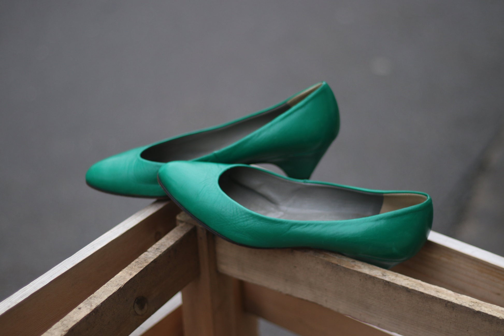 80s Green Leather Pumps| Vintage creation k+s studio shoe| Women's colorful bold heels| Retro slip ins