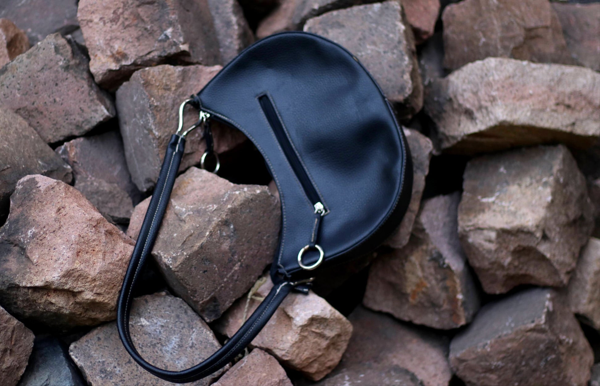 90s Daniel Ray Bag| Women'sVintage Minimalist chic handbag| Classic Black Shoulderbag for Capsule Wardrobe
