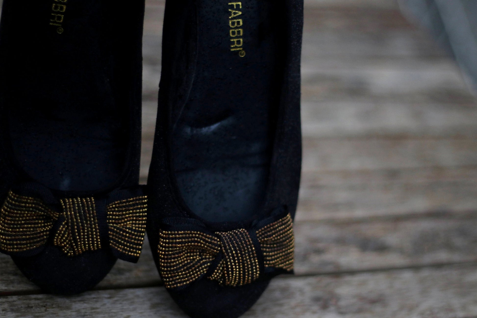 90s Luciano Fabbri Black Ballerinas| Vintage Women's Ballet Flats with gold-toned bow| Minimalist Everyday Chic Flats