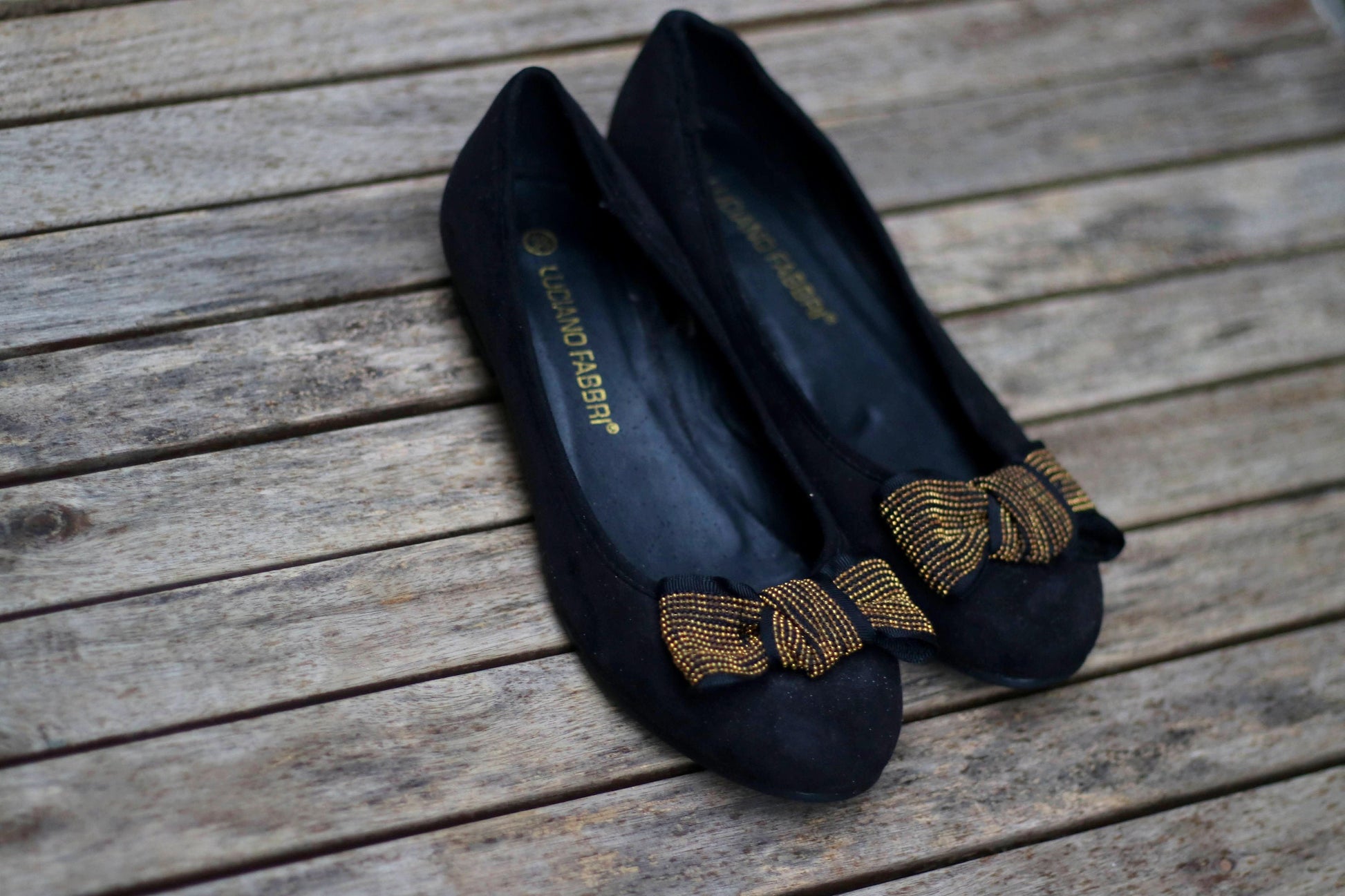 90s Luciano Fabbri Black Ballerinas| Vintage Women's Ballet Flats with gold-toned bow| Minimalist Everyday Chic Flats